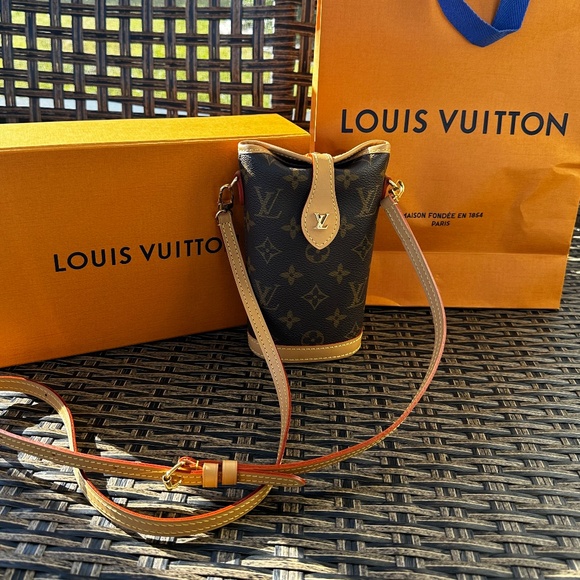 Louis Vuitton Fold Me Pouch - Original LV print - Picture 1 of 12